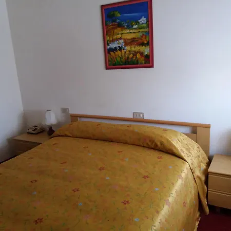 St. Louis Hotel 3*